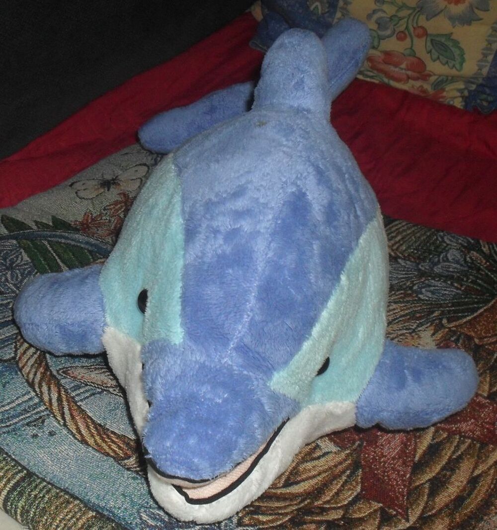Tr&egrave;s jolie peluche Dauphin
Longueur 46cm. Jeux / jouets