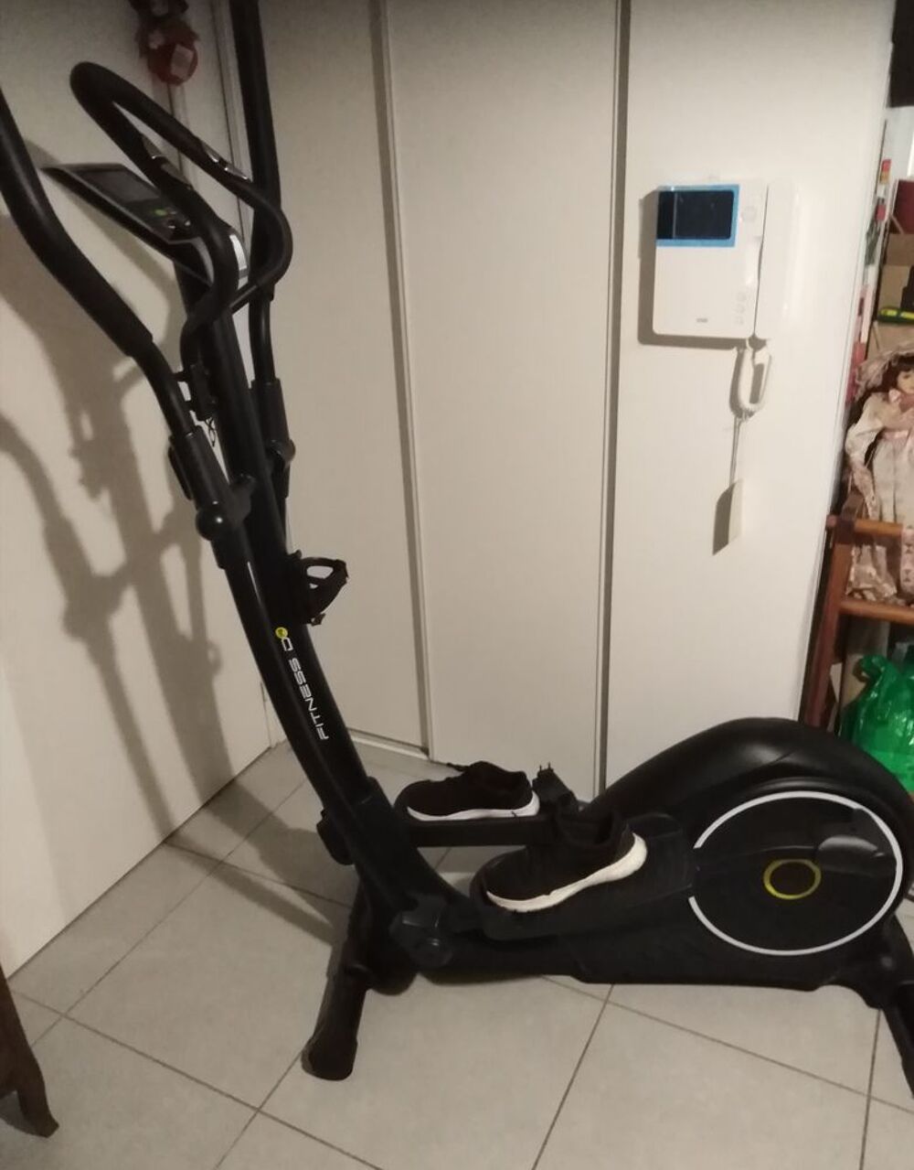 Elliptique &eacute;tat neuf 180 euros achet&eacute; 600 euros il y a moins Sports