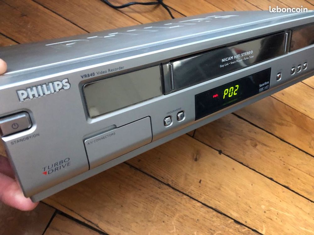 - MAGNETOSCOPE VHS PHILIPS VR840
Photos/Video/TV