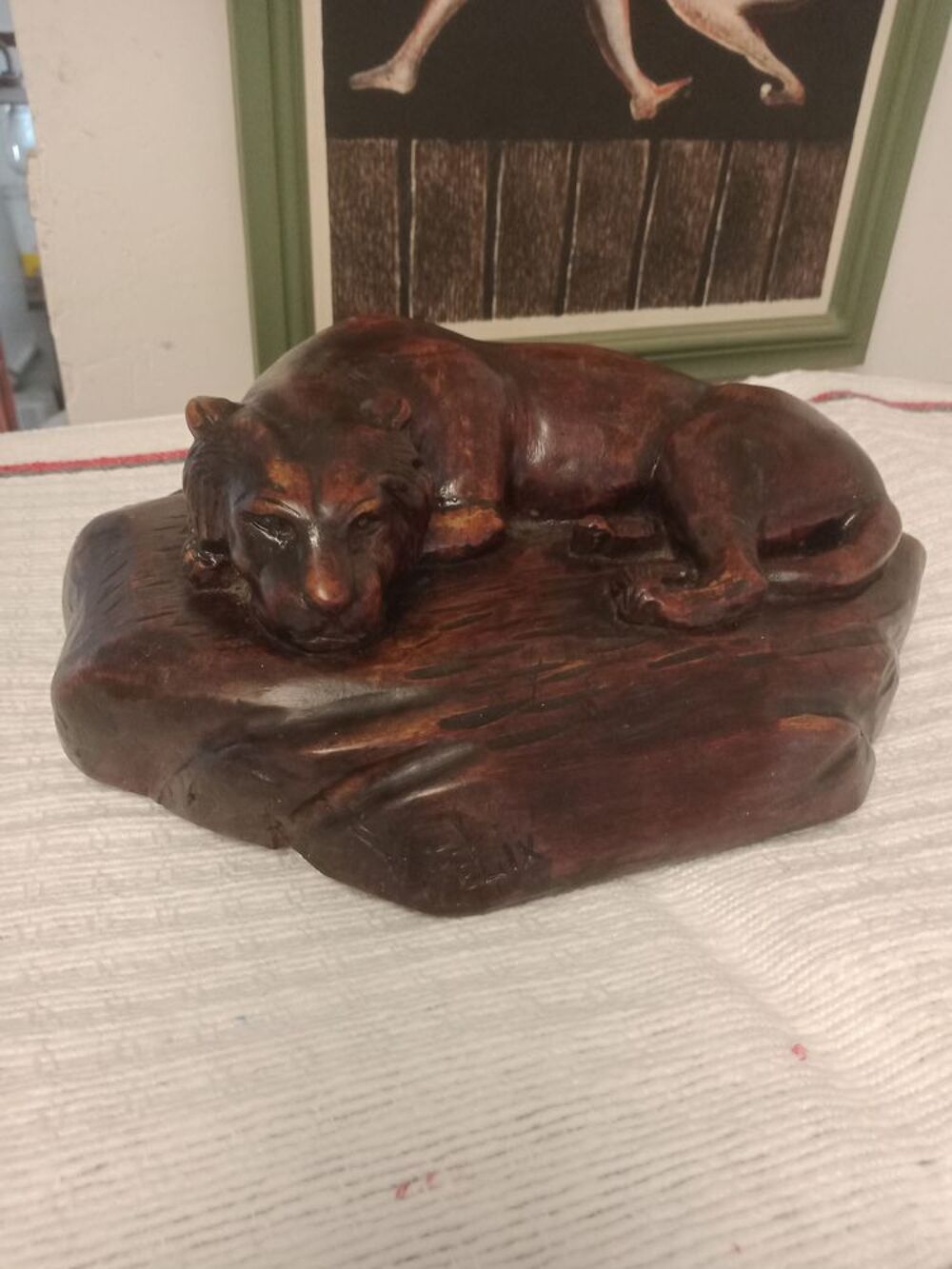 Sculpture lionne en bois Décoration