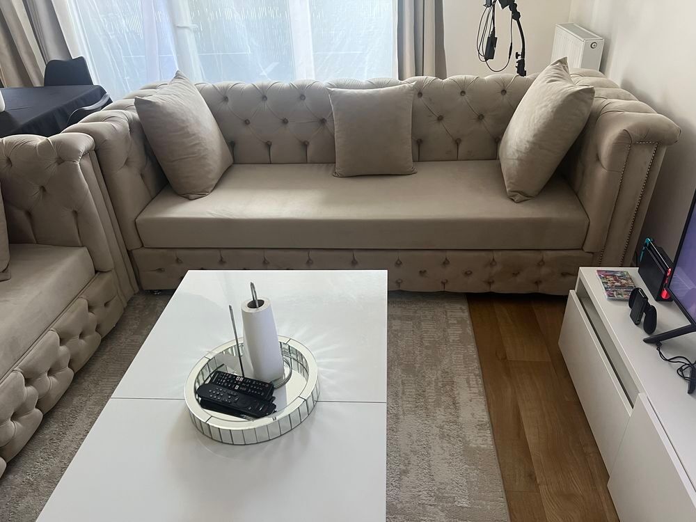 Canap&eacute; capitonn&eacute; beige Meubles