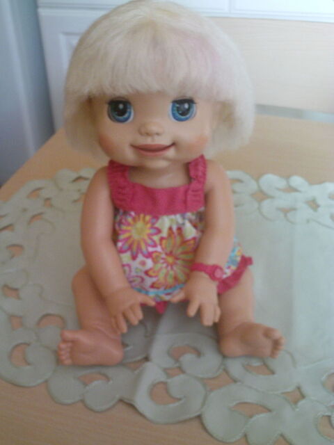 Poup�e ann�e 2009 Hasbro articul�e parle N�800 10 Beaune (21)