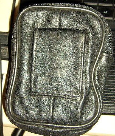 pochette ou étui noir ceinture 3 poches 8 Versailles (78)