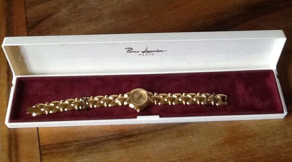 montre femme Pierre Lannier , &eacute;tat neuf. Bijoux et montres