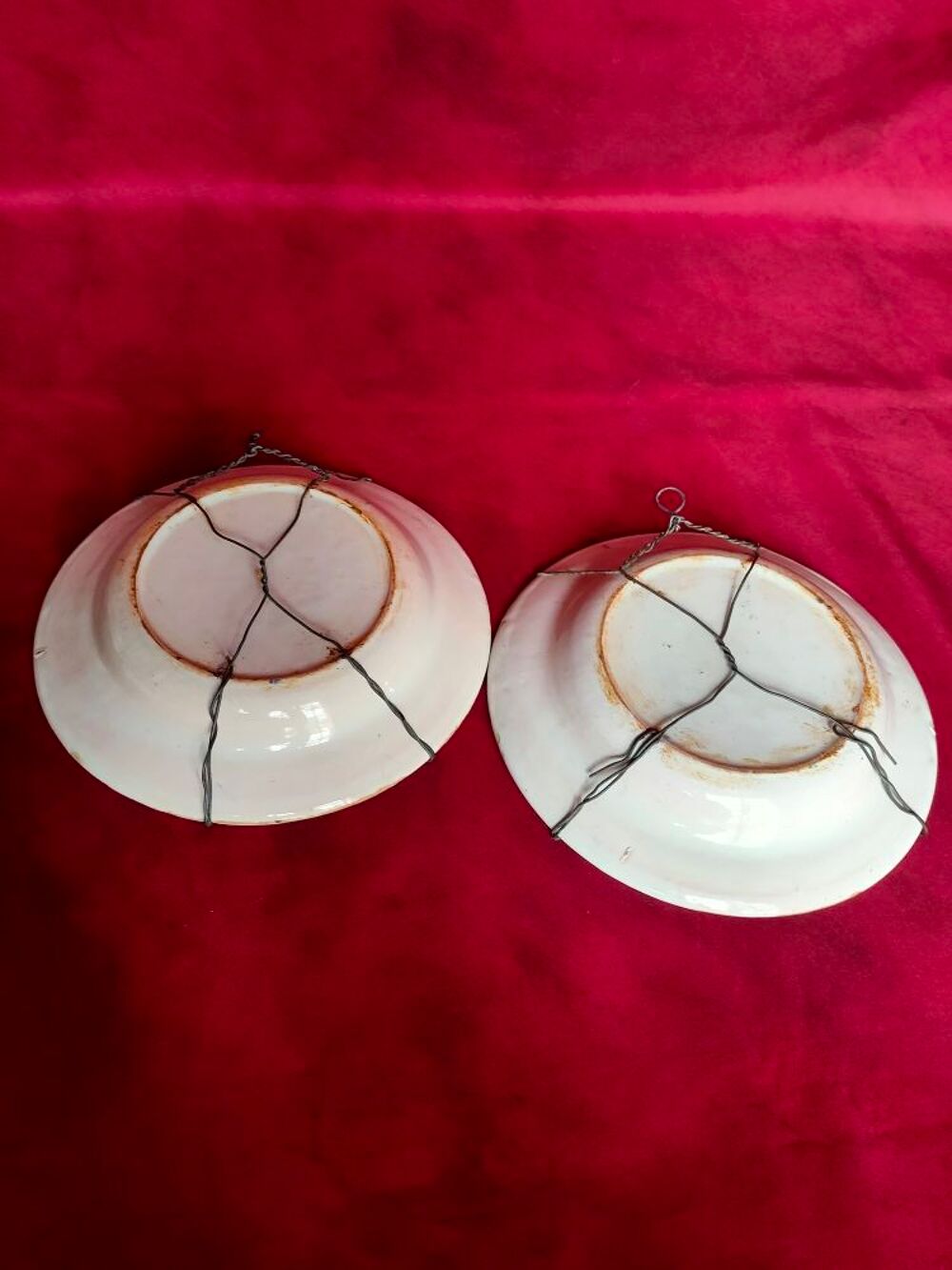 2 anciennes assiettes en gr&eacute; diam&egrave;tre 22 cm Décoration