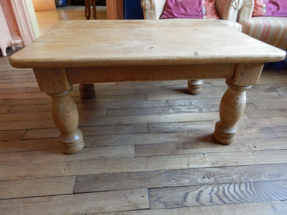 Table basse en pin anglais Meubles
