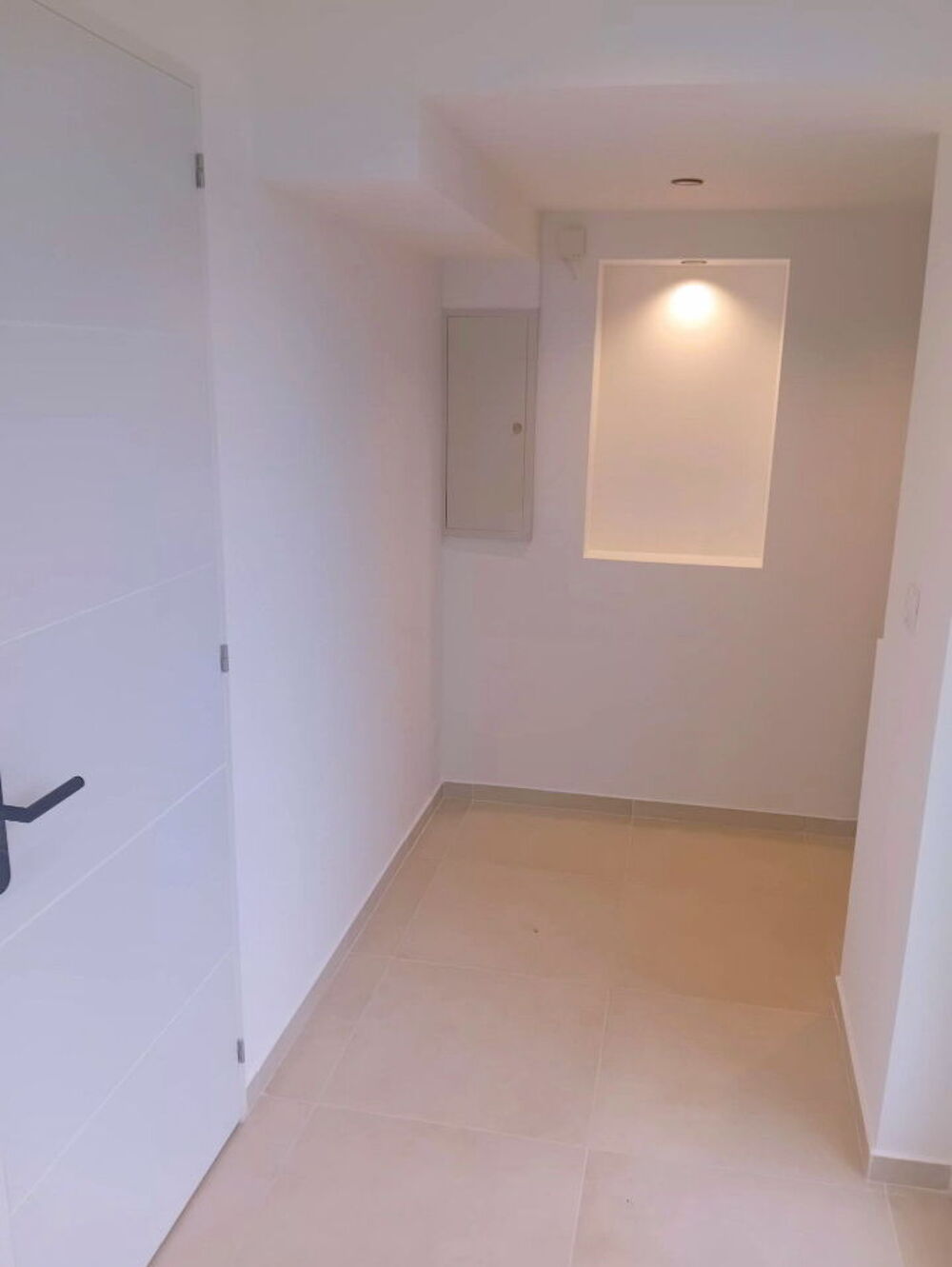 Location Autre LOCAL COMMERCIAL  - 90 m²HYÈRES  (83400) Hyères