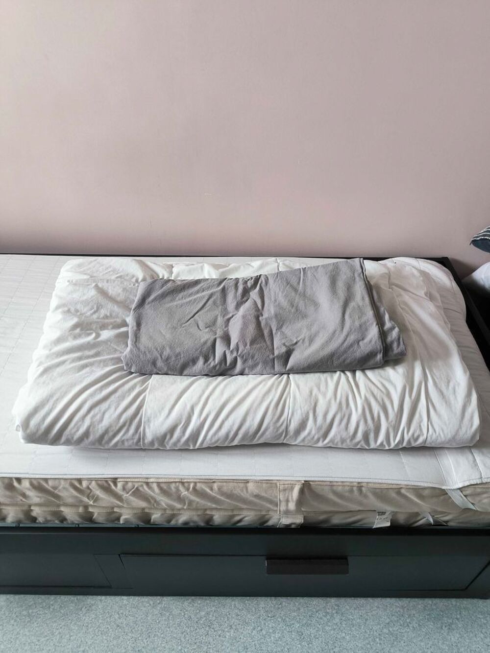 Lit+banquette+Ikea+BRIMNES+avec+matelas,+couette+et+draps Meubles