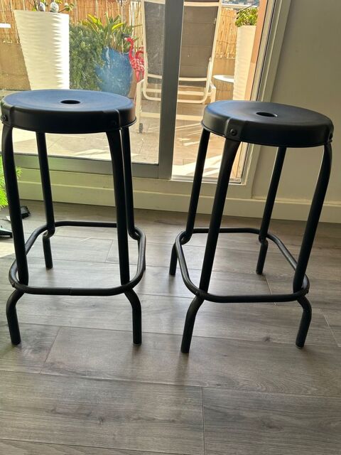 2 tabourets acier 20 Nice (06)