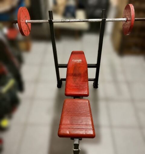 Banc de musculation avec barre et poids rouges 70 Yutz (57)