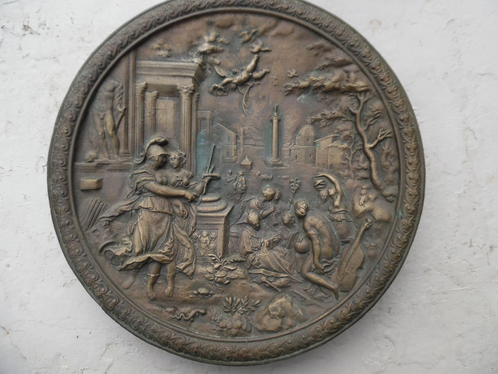 plat en bronze sc&egrave;ne erotique greco romaine. 