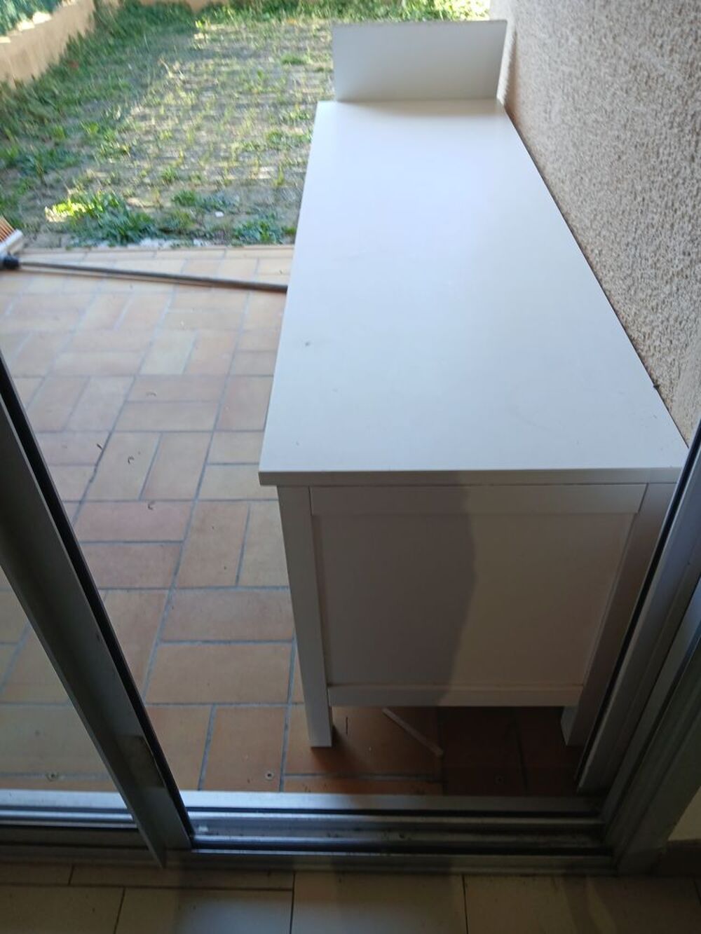 meuble blanc et noir marque IKEA Meubles