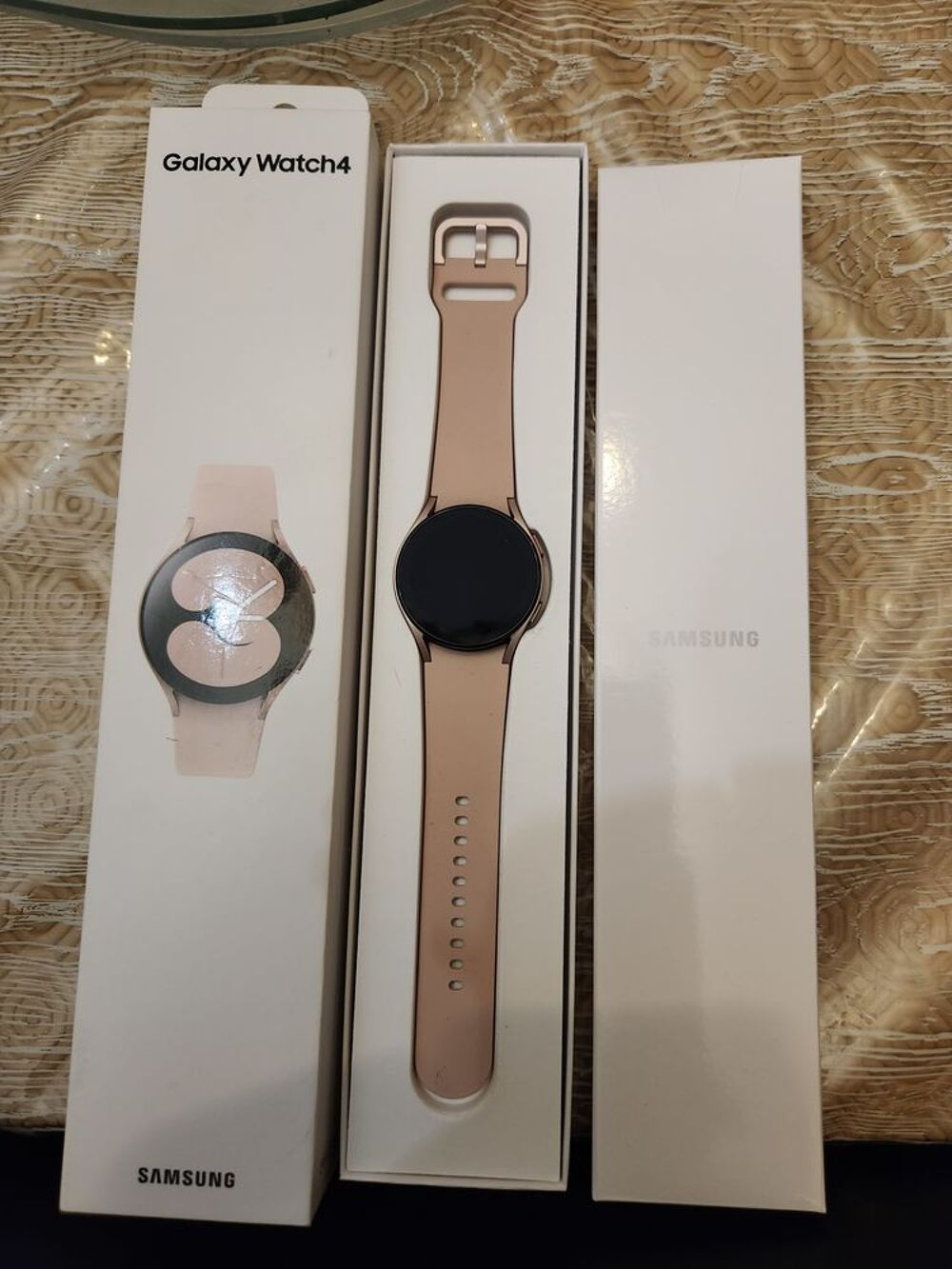 Montee GALAXY WATCH4 NEUVE Bijoux et montres