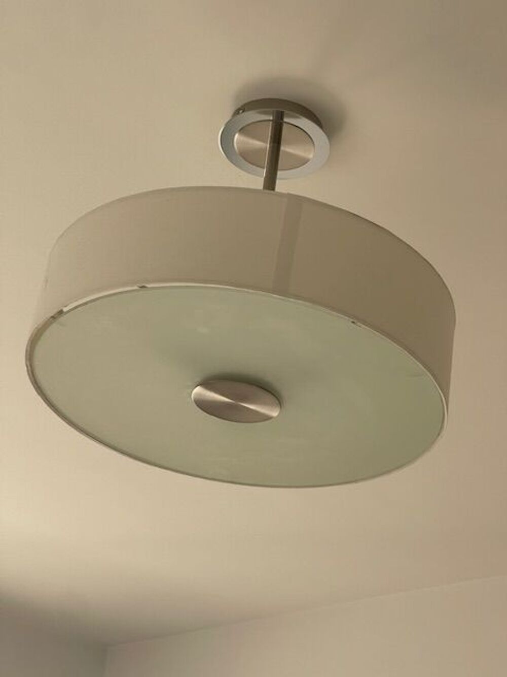 SUSPENSION CONTEMPORAINE EN TISSU BLANC; 
Décoration
