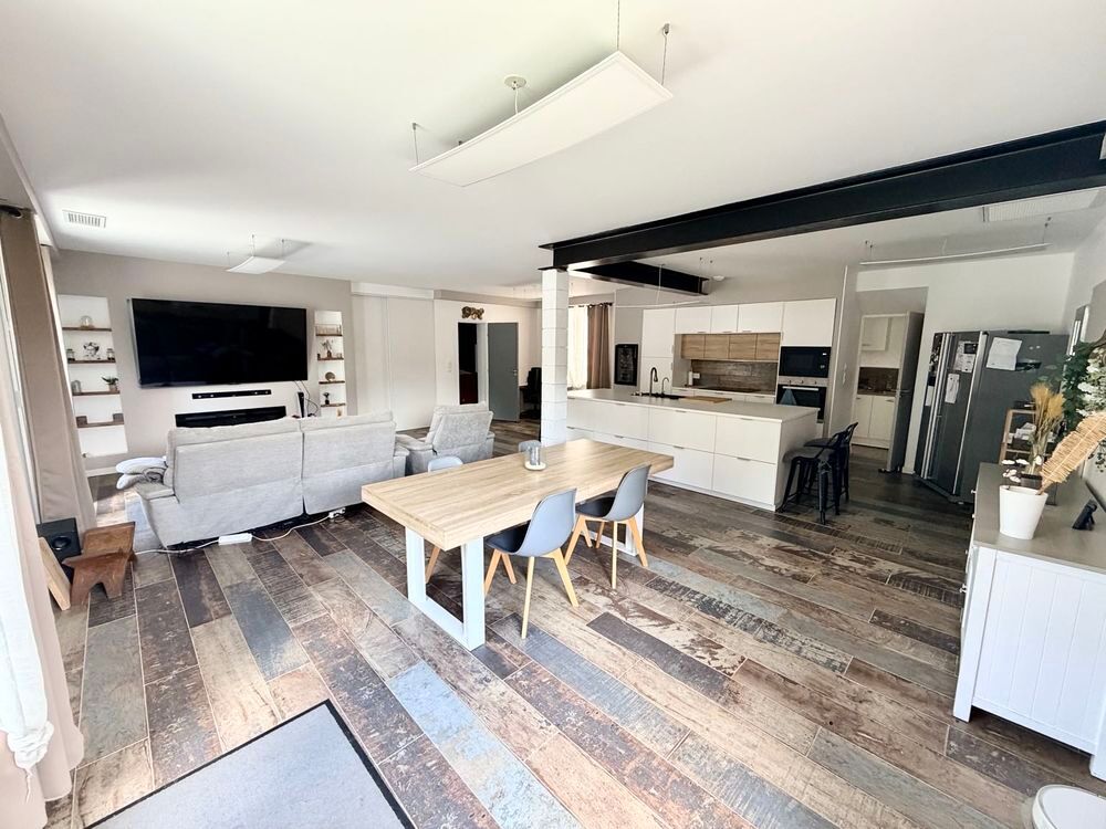 Vente Maison Maison rénovée avec piscine €