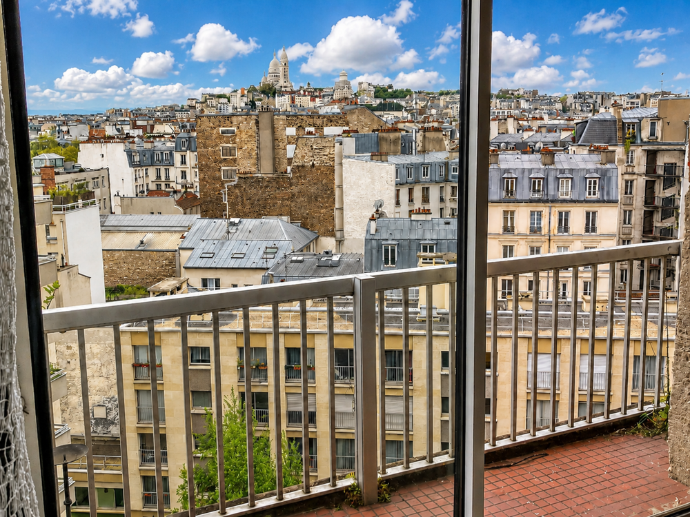 Vente Appartement 47 m²   Dernier étage avec ascenseur   2 balcons   Vue Paris 18