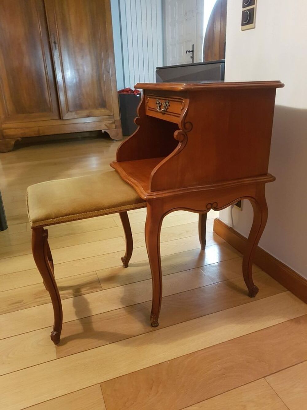 petit meuble t&eacute;l&eacute;phone de style en merisier Meubles