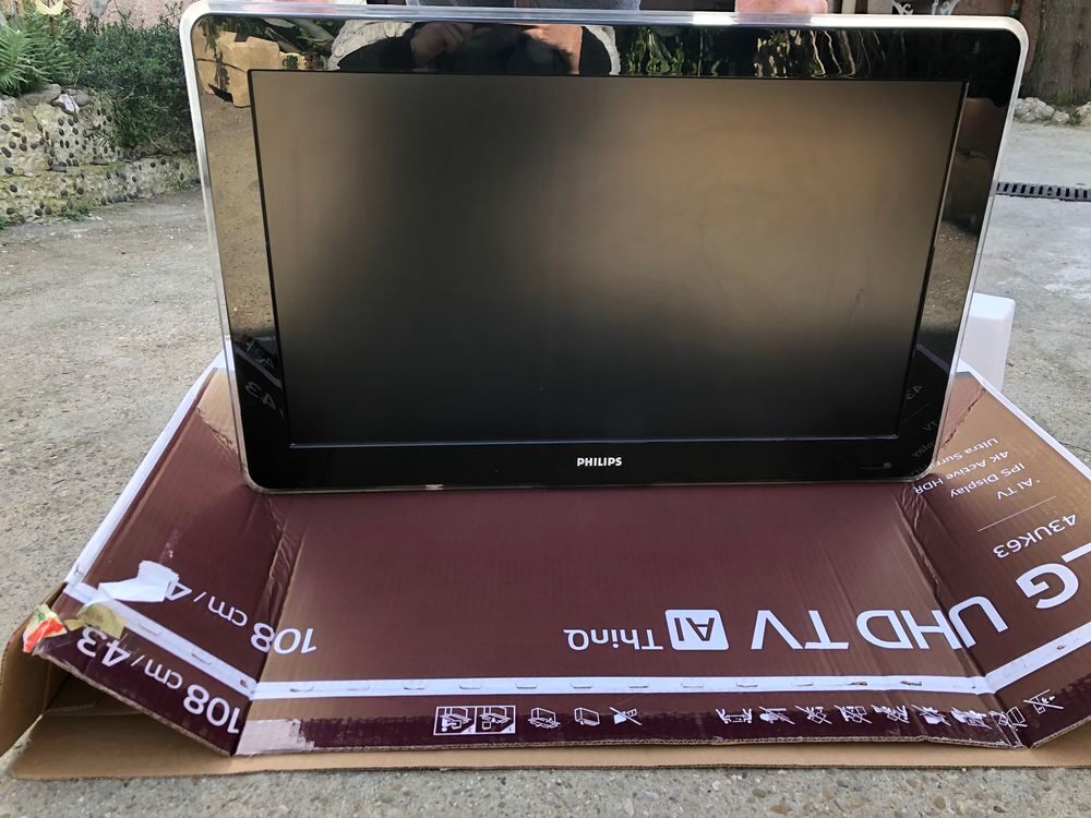 T&Eacute;L&Eacute;VISEUR LCD PHILIPS 81 cm Audio et hifi