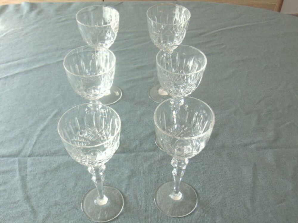 Service de 18 verres en cristal taill&eacute; ? Cristallerie de Lor Cuisine
