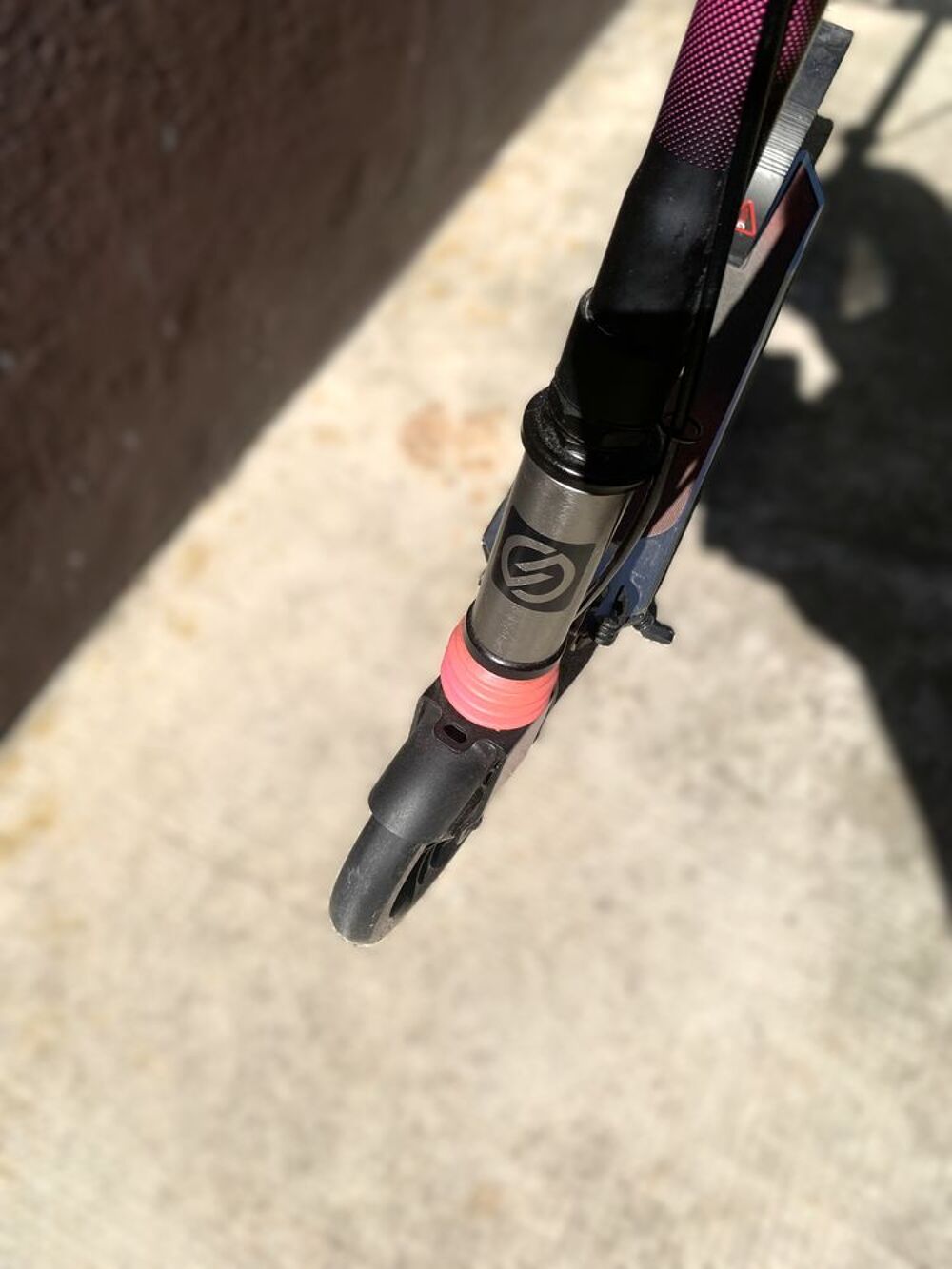 Trottinette Oxelo MID9 rose pliable avec b&eacute;quille + casque - Sports