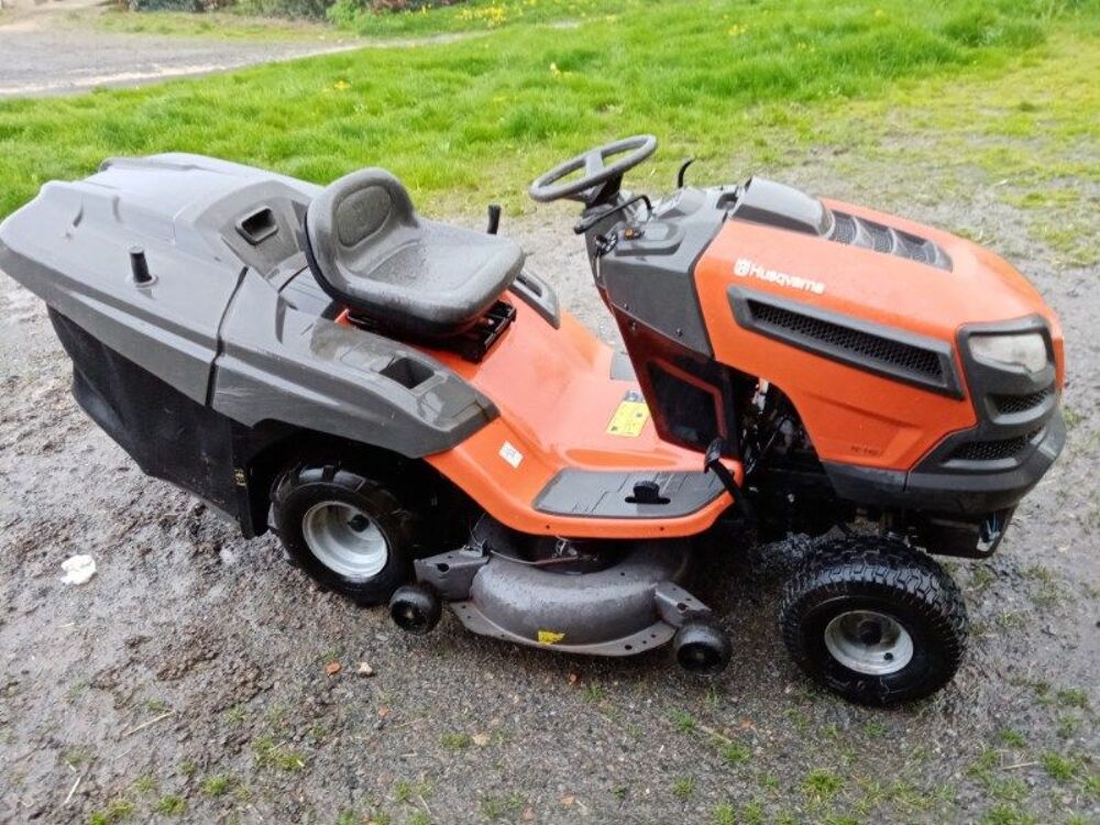 Tracteur Husqvarna TC 142 de 2015 Jardin
