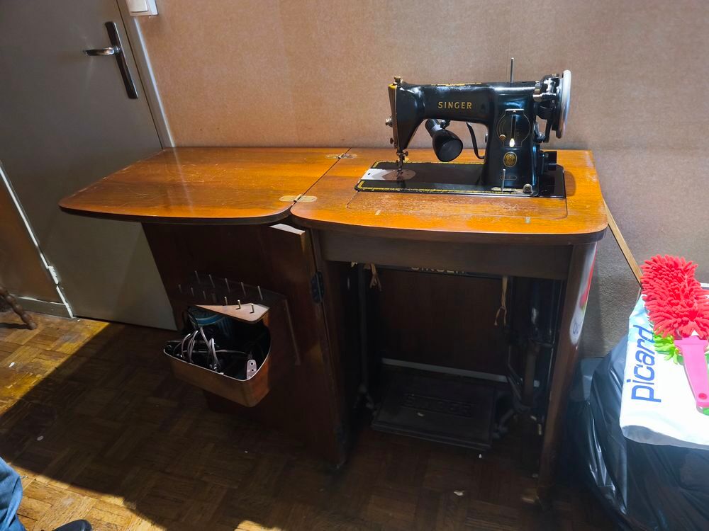 MACHINE A COUDRE SINGER 1951 dans meuble en bois Meubles