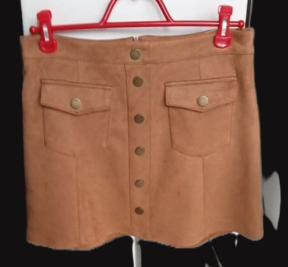 Jupe marron styl&eacute;e. Parfait &eacute;tat.
Vêtements