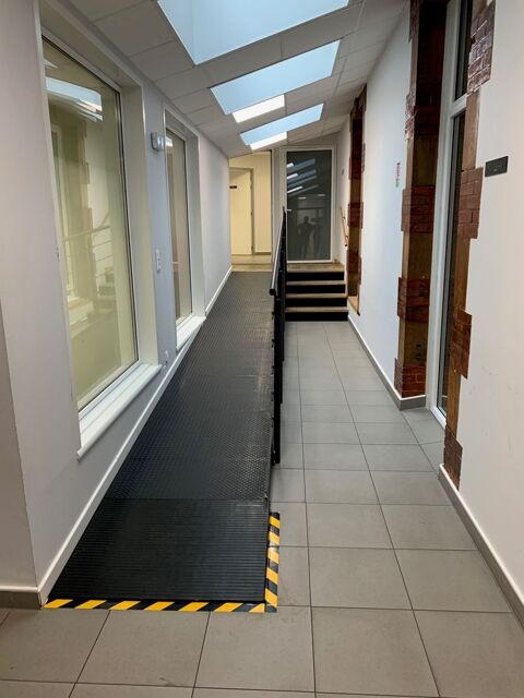 Local professionnel 48 M2 - centre ville 695 72000 Le mans