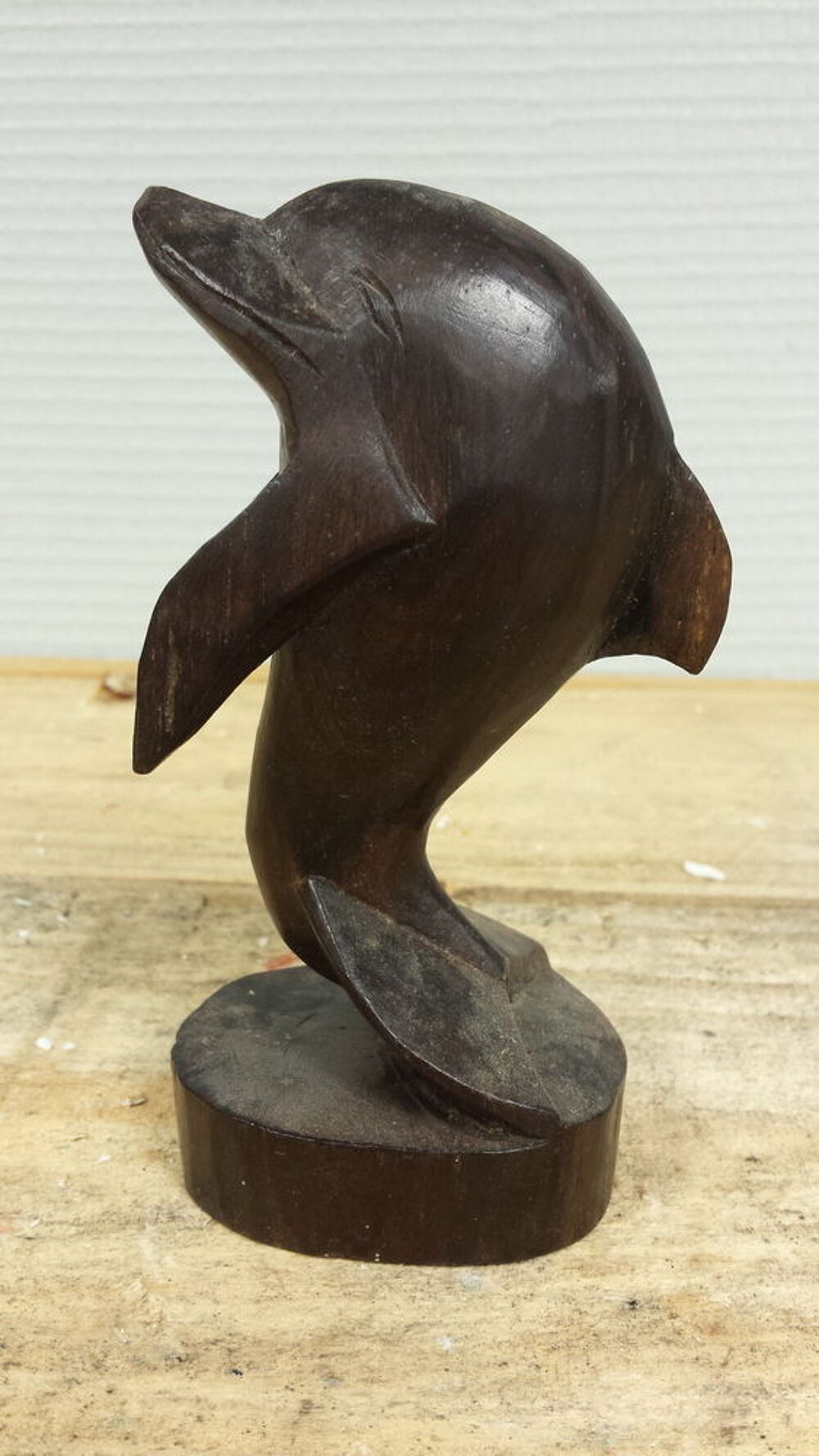 Statuette dauphin en bois noir Décoration