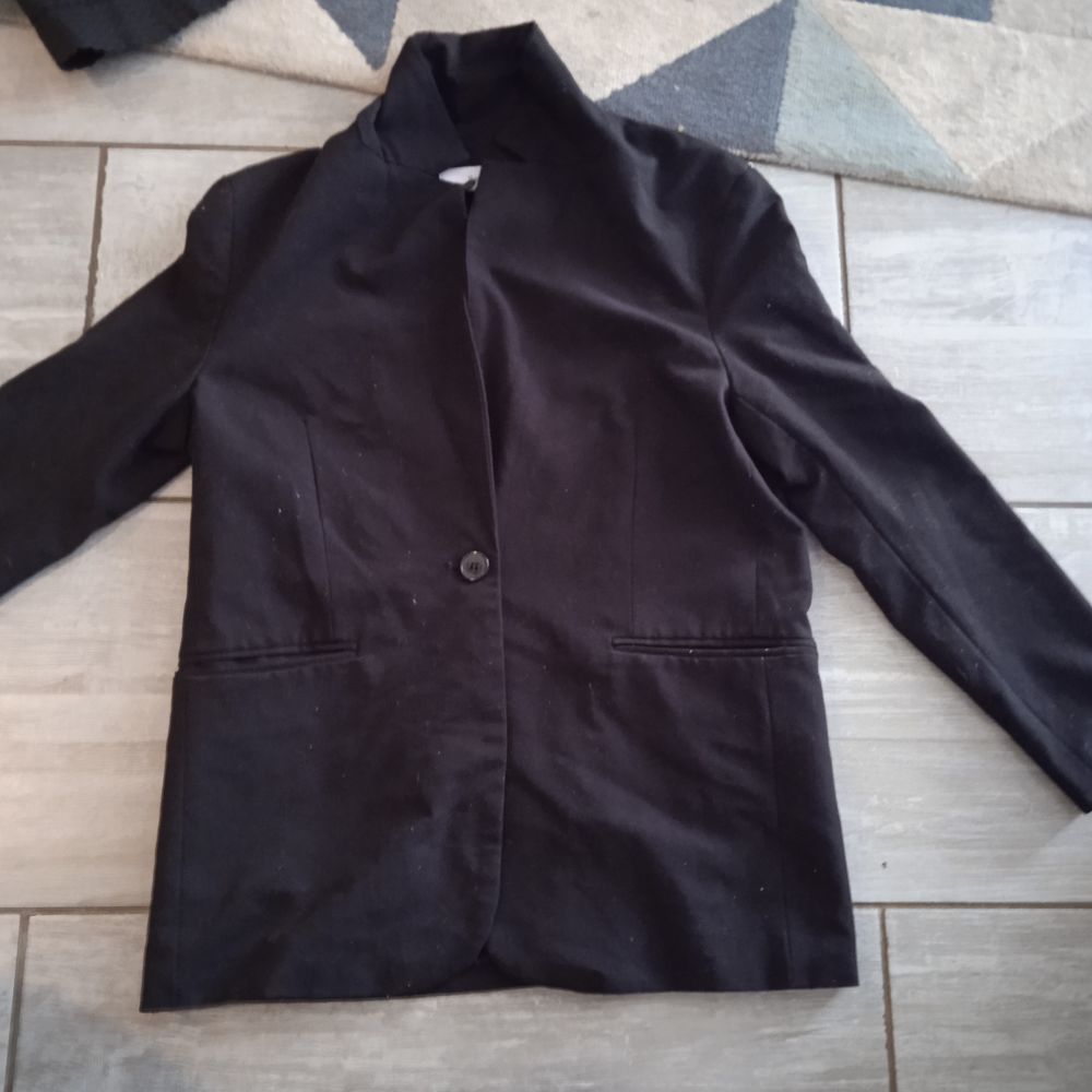 Veste tailleur taille S marque Bershka 100% polyester, coule Vêtements