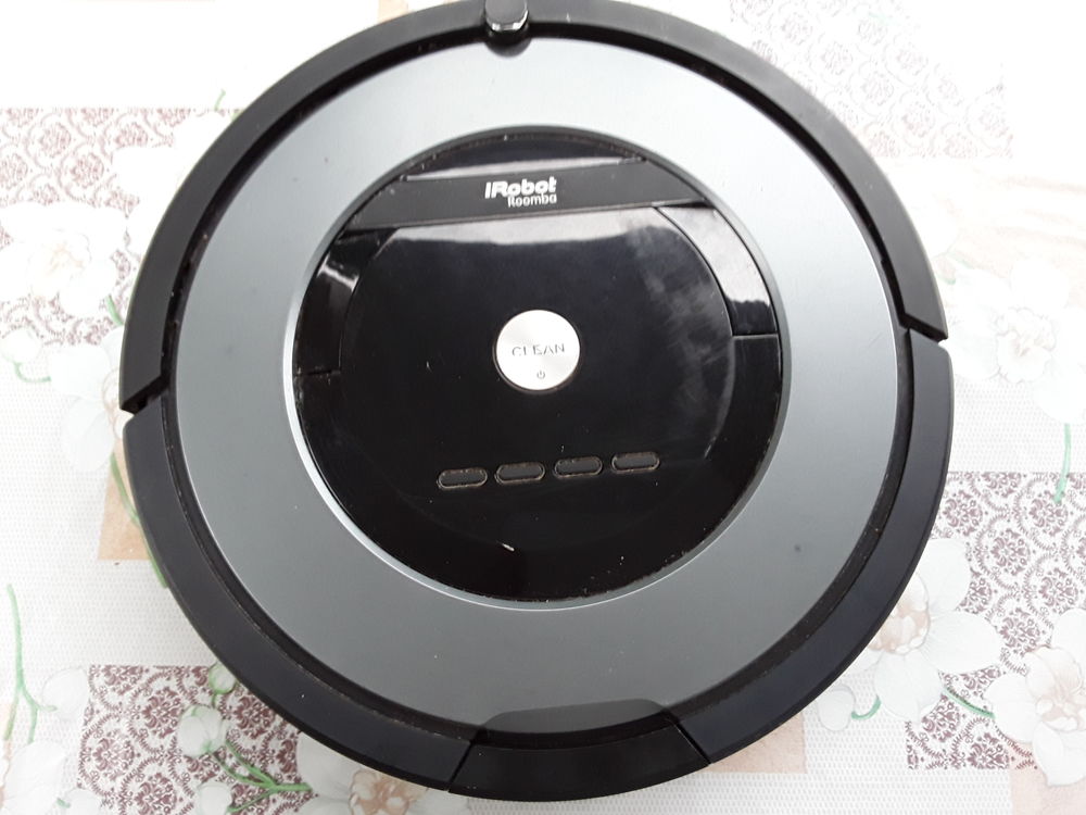 ASPIRATEUR I ROBOT ROOMBA 866 noir avec son chargeur 
Electroménager