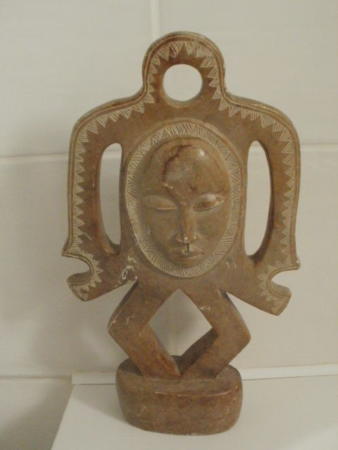 Ancienne sculpture africaine en marbre, signée RIHOLLIN 35 Montauban (82)