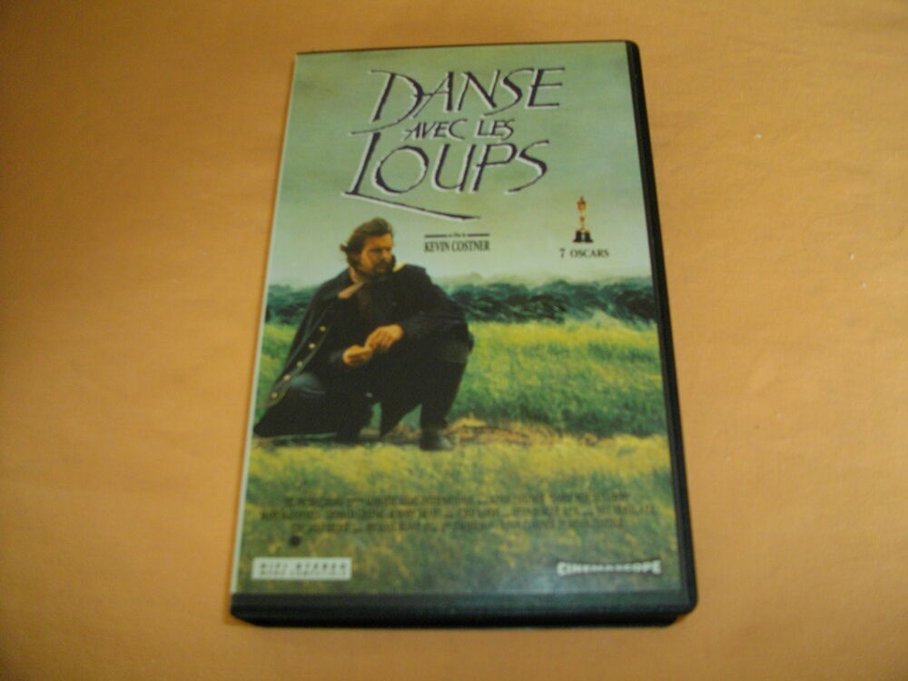 Cassette vid&eacute;o vhs de : "DANSE AVEC LES LOUPS" DVD et blu-ray