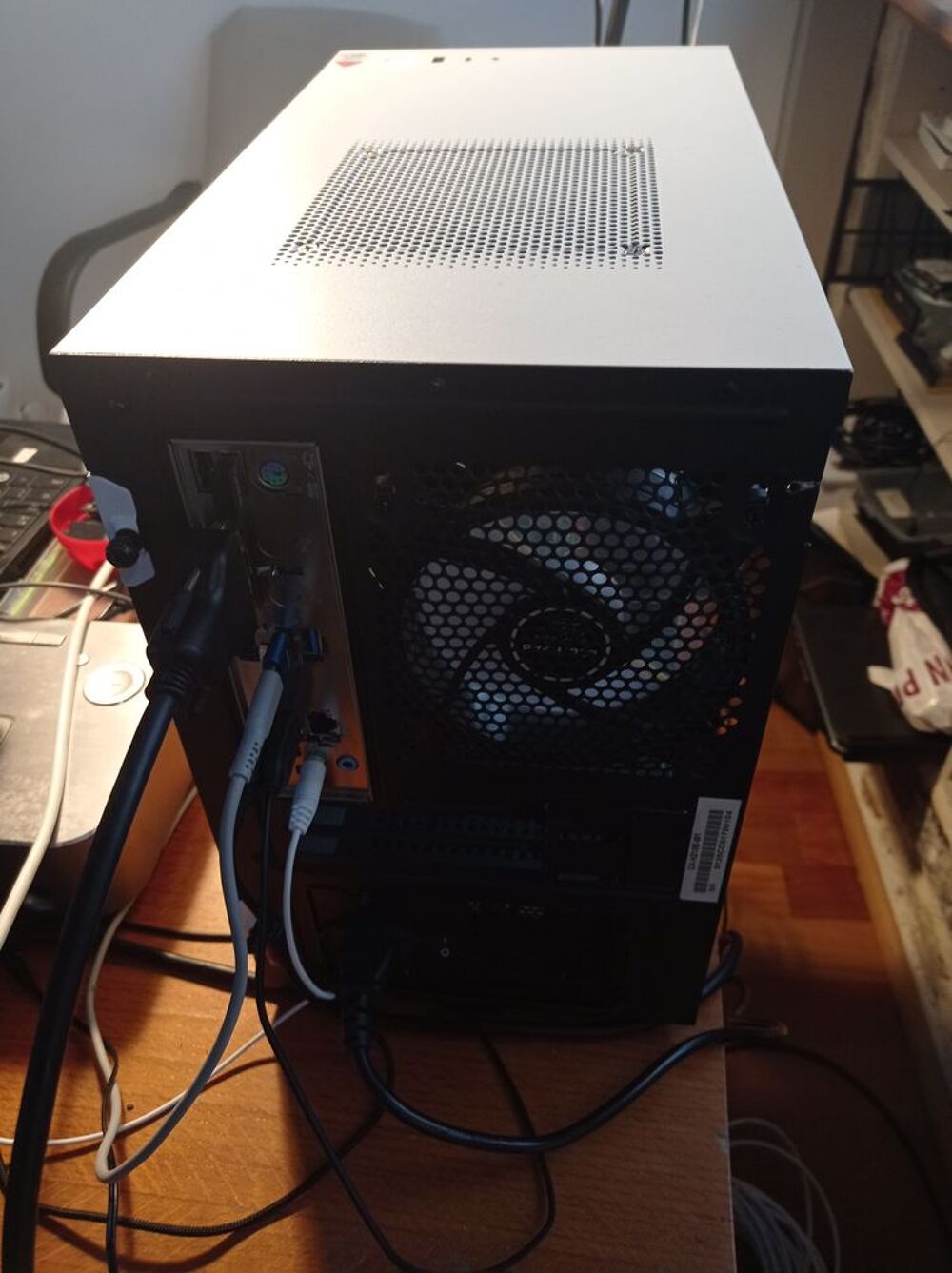 PC i3 3,7ghz. 16go ddr4. Ssd M2 250 boitier NZXT H200 Matériel informatique