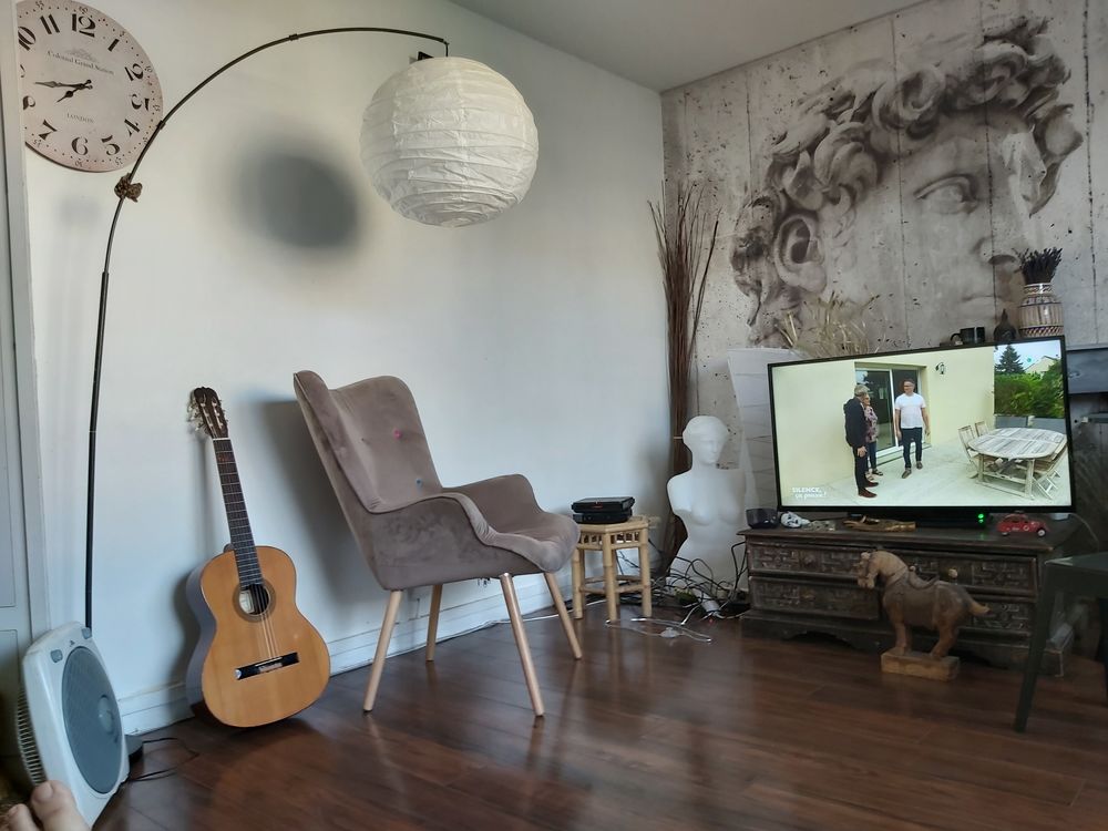 Bonjour je un psych&eacute; :miroir avec tiroir et un fauteuil Décoration