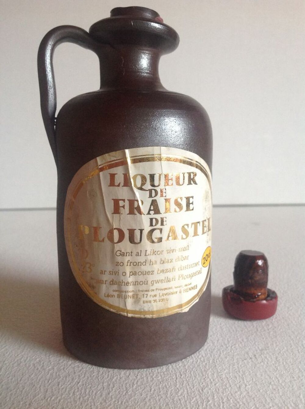 BOUTEILLE VIDE 20cl EN GR&Egrave;S LIQUEUR DE FRAISE Envoi Possible Décoration