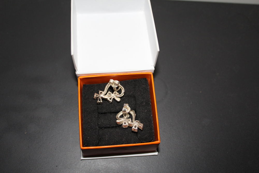 Boucles d'oreilles argent /oxydes de zirconium Bijoux et montres
