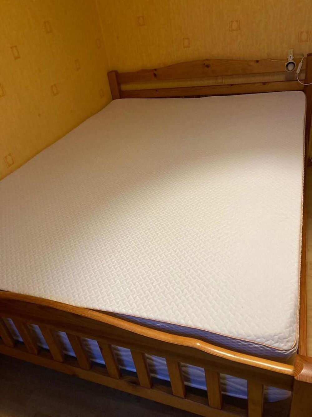 Lit Double en Bois avec Matelas Meubles