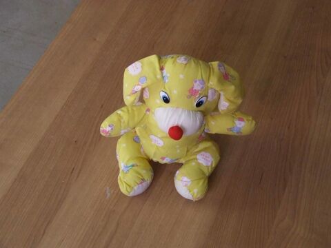 Doudou, peluche de couleur dominante jaune en tissu, TBE 2 Bagnolet (93)