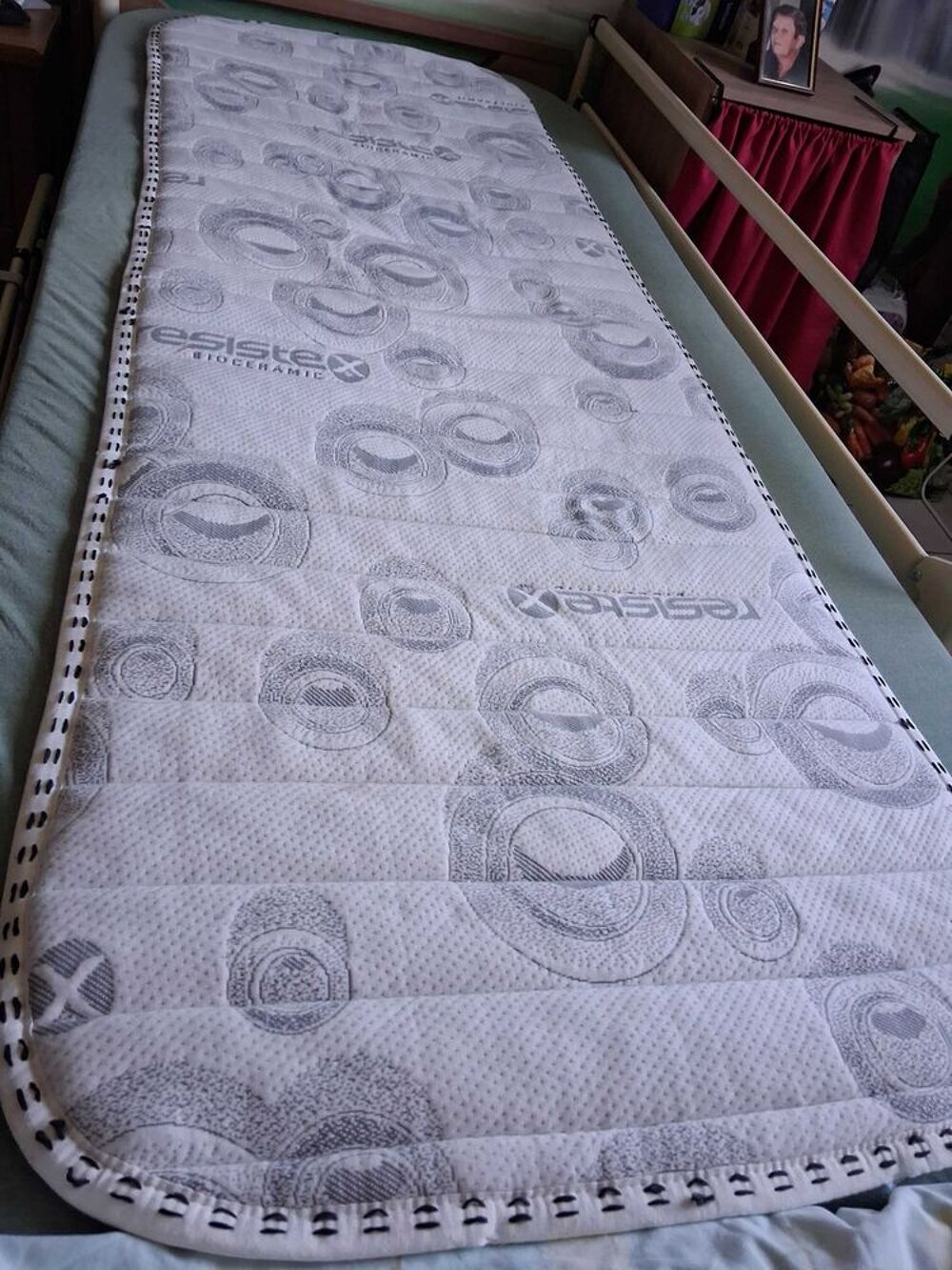 SURMATELAS MEMOIRE DE FORME 70X190, EN PARFAIT ETAT, POUR VOTRE CONFORT ET VOTRE REPOS PAISIBLE,MATELASER, EN PARFAIT ETAT. VISIBLE &agrave;€ ARDENTES Meubles