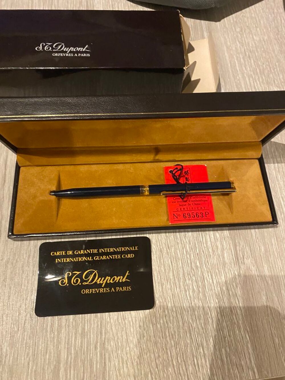 Stylo bille certifi&eacute; ST DUPONT 