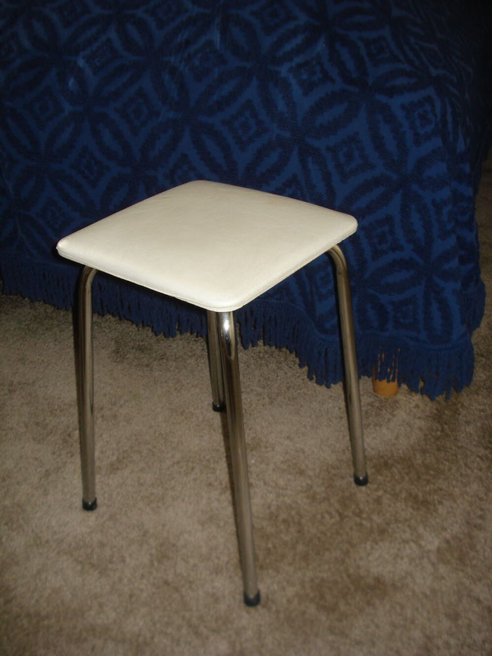 Tabouret vintage pied chrom&eacute;s Meubles