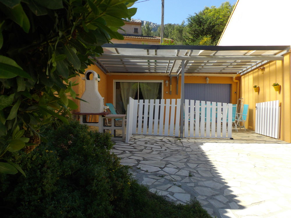   VAR T2 4 à 6 PERS  PISCIN CLIM PARKING à TOULON pined Vacances  / Offres de location 