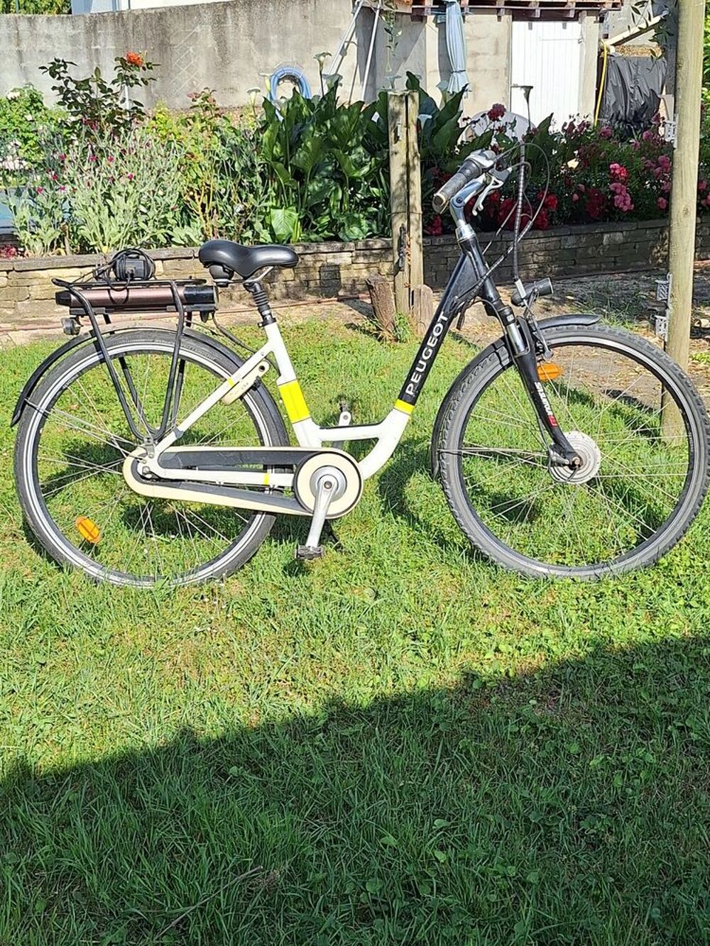 VELO ELEC 37V 10AH MARQUE PEUGEOT TYPE CE 132 NEXUS
7 VIT Vélos