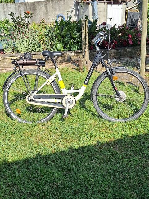 VELO ELEC 37V 10AH MARQUE PEUGEOT TYPE CE 132 NEXUS
7 VIT 480 Saint-Prim (38)