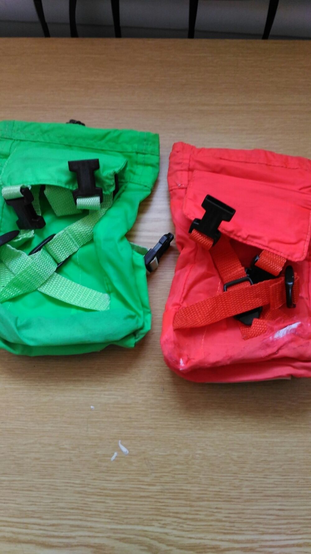 2 mini sacs &agrave; dos Jeux / jouets