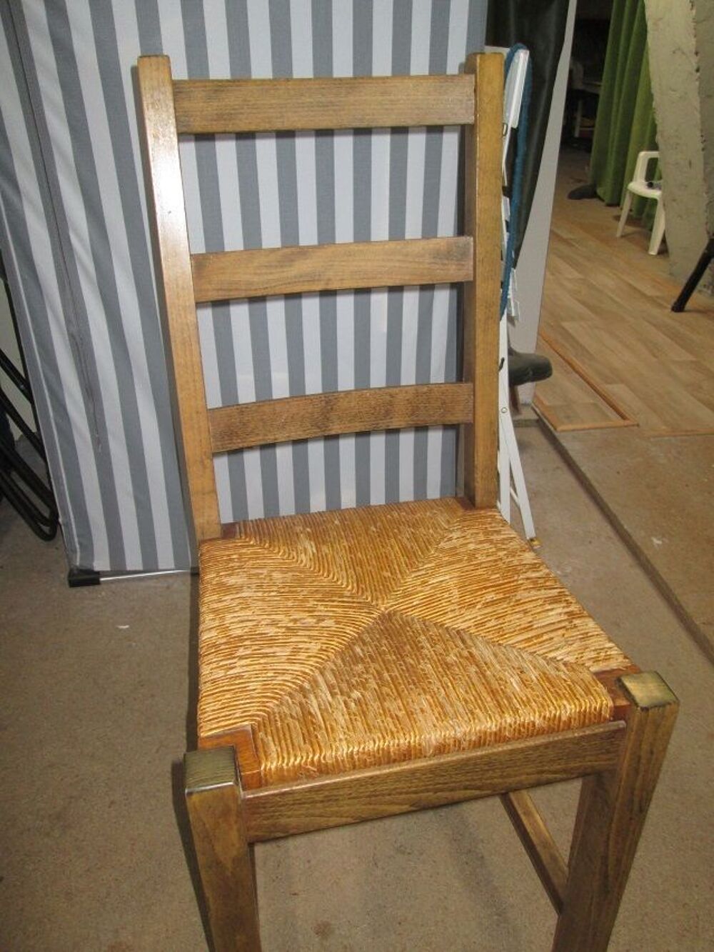  4 chaises dessus paille Meubles