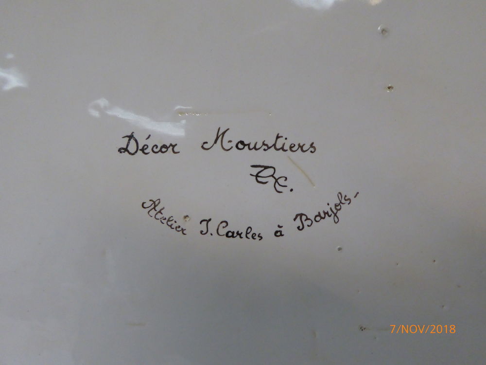 Plat d&eacute;coratif " Moustier " 1900, Décoration