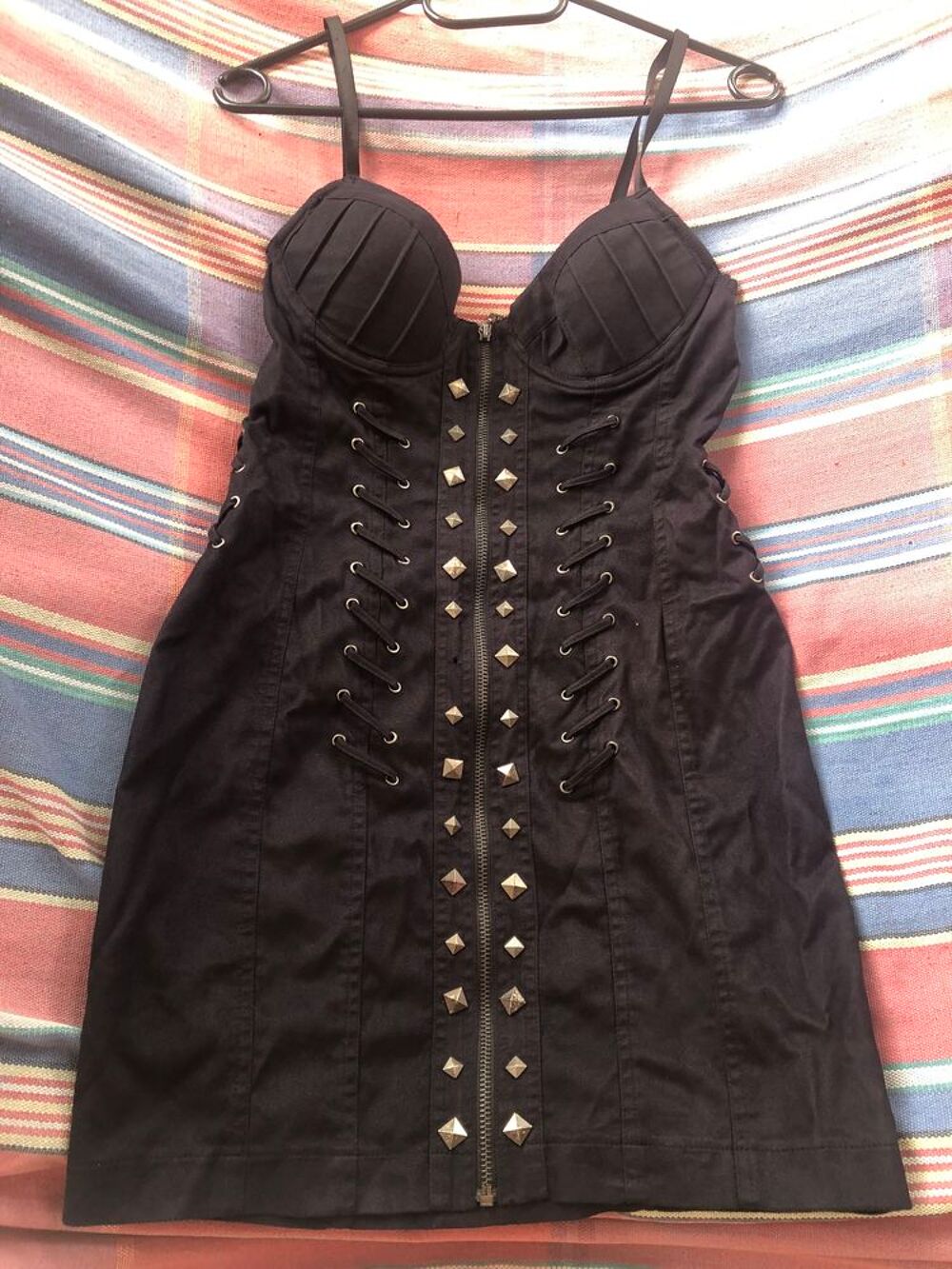 Lot 30 robes pour revente Vêtements