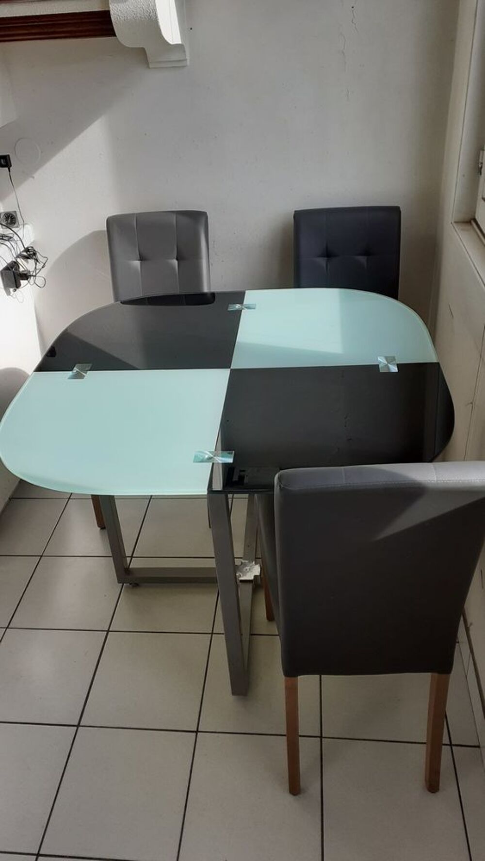 TABLE CARREE Meubles